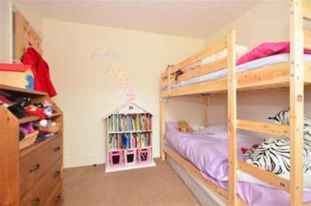  Image of 4 bedroom Bungalow for sale in Maidstone Road Headcorn Ashford TN27 at Headcorn Ashford Headcorn, TN27 9RS