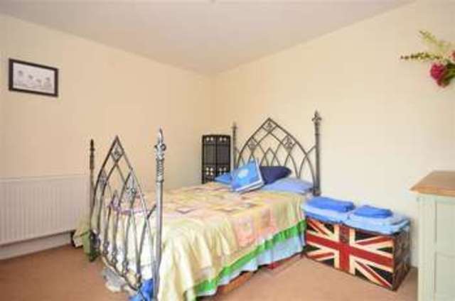  Image of 4 bedroom Bungalow for sale in Maidstone Road Headcorn Ashford TN27 at Headcorn Ashford Headcorn, TN27 9RS