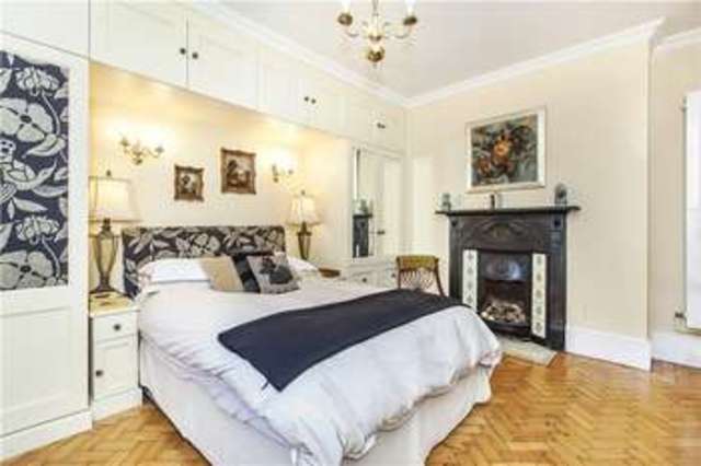 Image of 3 bedroom Flat for sale in Dartmouth Hill London SE10 at Dartmouth Hill London Greenwich, SE10 8AQ