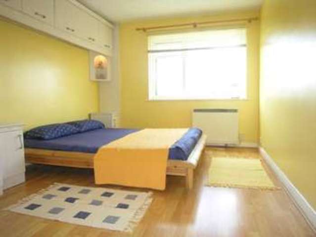  Image of 1 bedroom Flat to rent in Montague Road London SW19 at Wimbledon London South Wimbledon, SW19 1SY