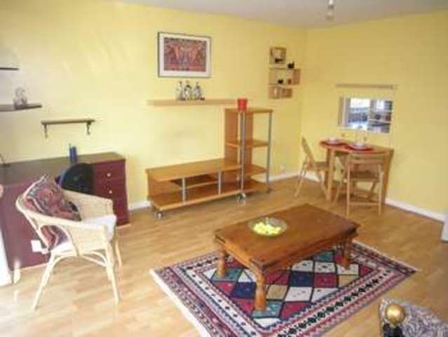  Image of 1 bedroom Flat to rent in Montague Road London SW19 at Wimbledon London South Wimbledon, SW19 1SY