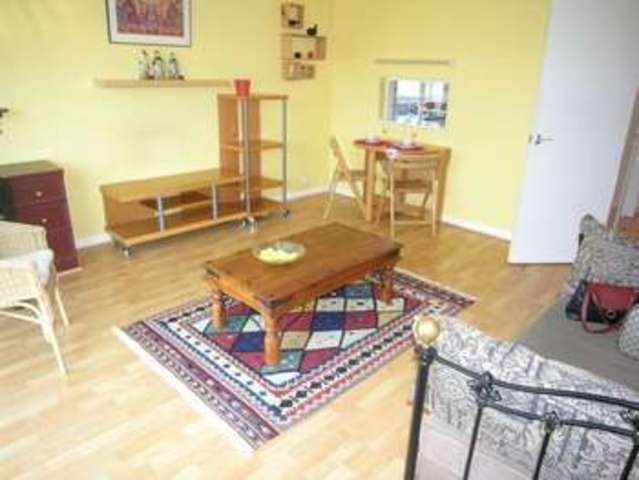  Image of 1 bedroom Flat to rent in Montague Road London SW19 at Wimbledon London South Wimbledon, SW19 1SY
