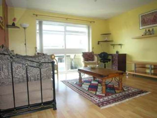  Image of 1 bedroom Flat to rent in Montague Road London SW19 at Wimbledon London South Wimbledon, SW19 1SY