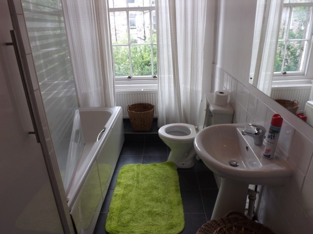  Image of 3 bedroom Flat to rent in Montague Street Edinburgh EH8 at Newington Edinburgh Edinburgh, EH8 9QT