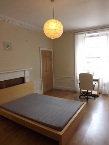  Image of 3 bedroom Flat to rent in Montague Street Edinburgh EH8 at Newington Edinburgh Edinburgh, EH8 9QT