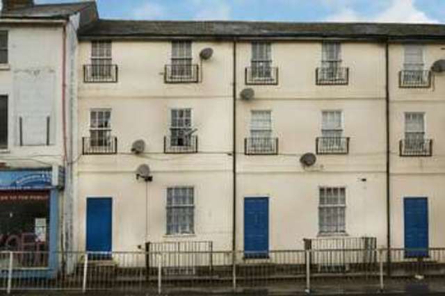  Image of 2 bedroom Flat for sale in Caversham Road Reading RG1 at Caversham Road  Reading, RG1 7BT