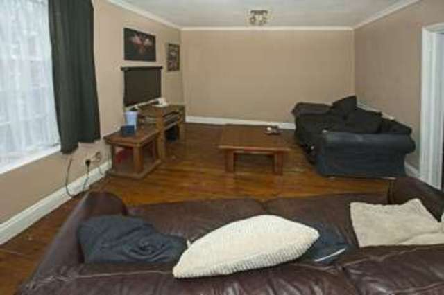  Image of 2 bedroom Flat for sale in Caversham Road Reading RG1 at Caversham Road  Reading, RG1 7BT