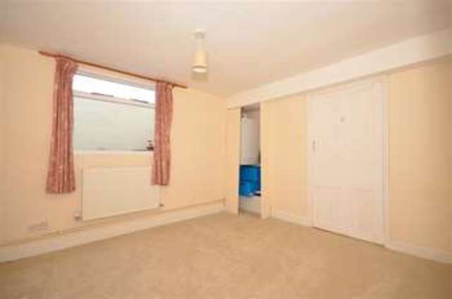  Image of 1 bedroom Flat for sale in Cottage Grove Southsea PO5 at Southsea Hampshire Southsea, PO5 1EH