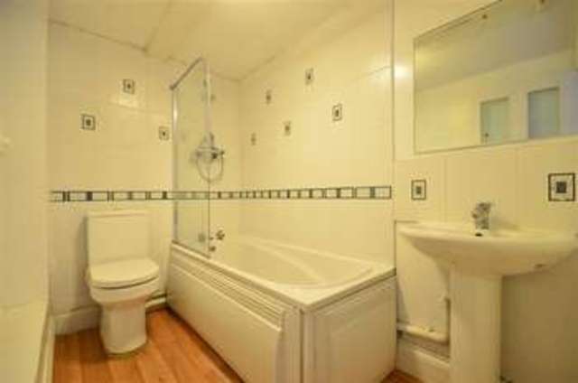  Image of 1 bedroom Flat for sale in Cottage Grove Southsea PO5 at Southsea Hampshire Southsea, PO5 1EH