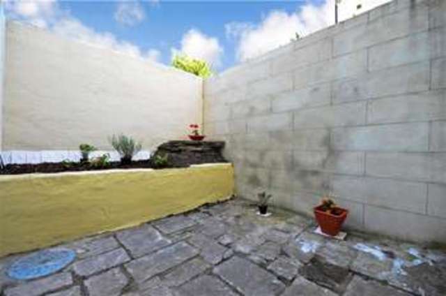  Image of 1 bedroom Flat for sale in Cottage Grove Southsea PO5 at Southsea Hampshire Southsea, PO5 1EH