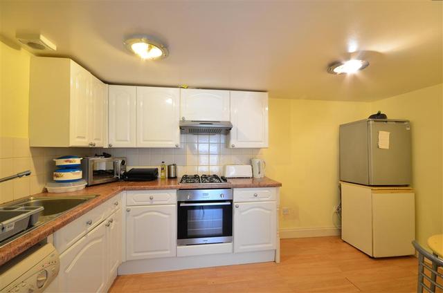  Image of 2 bedroom Flat for sale in Cottage Grove Southsea PO5 at Southsea Hampshire Southsea, PO5 1AH