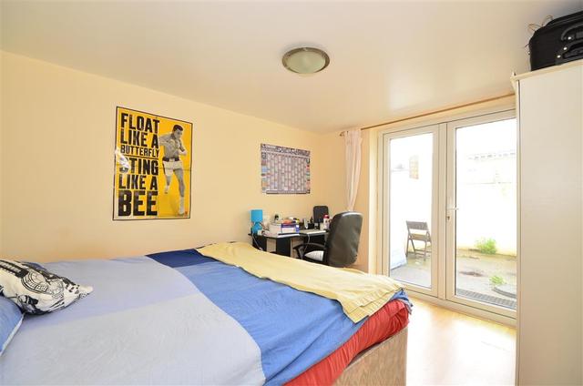  Image of 2 bedroom Flat for sale in Cottage Grove Southsea PO5 at Southsea Hampshire Southsea, PO5 1AH