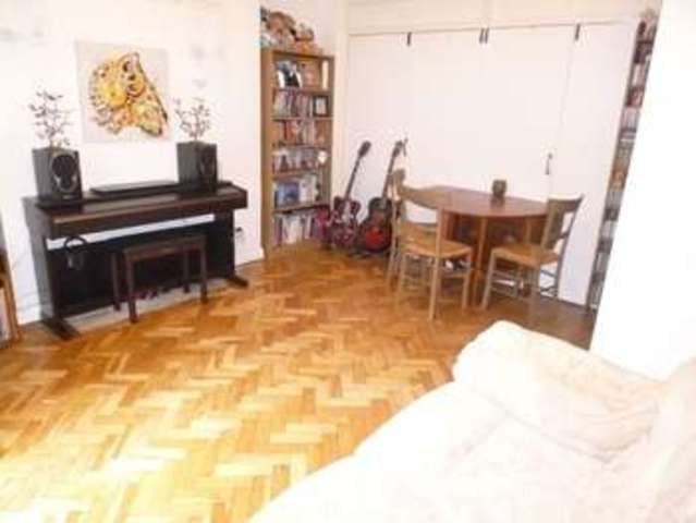  Image of 1 bedroom Apartment to rent in The Hermitage Richmond TW10 at The Hermitage  Surrey, TW10 6SH