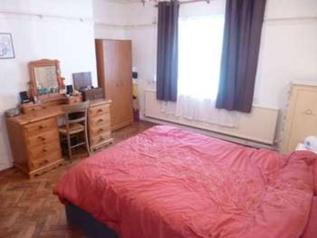  Image of 1 bedroom Apartment to rent in The Hermitage Richmond TW10 at The Hermitage  Surrey, TW10 6SH