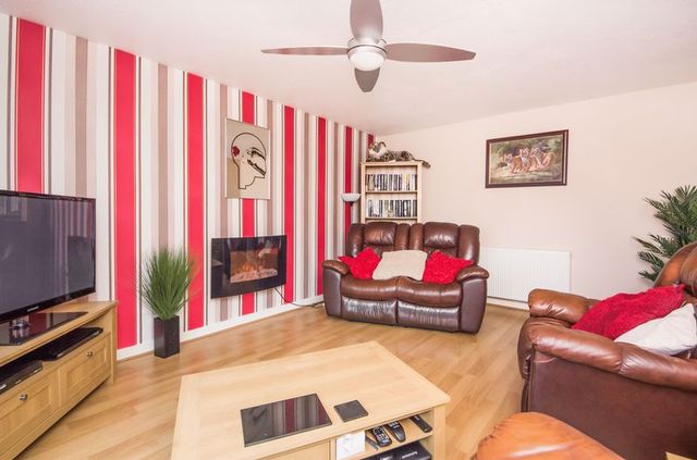  Image of 3 bedroom Flat for sale in Craigmount Hill Edinburgh EH4 at Craigmount Hill Corstorphine Edinburgh, EH4 8HW