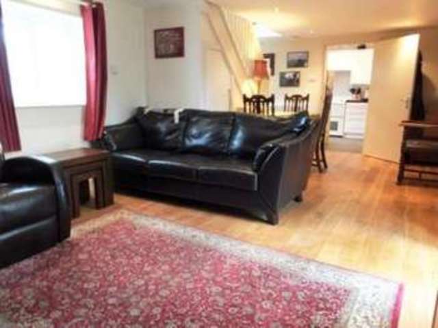  Image of 2 bedroom Cottage for sale in Lechlade Road Faringdon SN7 at Lechlade Road  FARINGDON, SN7 8AQ