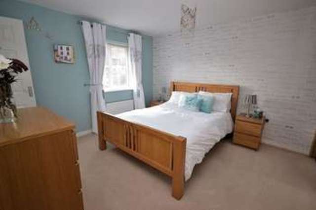  Image of 4 bedroom Detached house for sale in Cormorant Way Leighton Buzzard LU7 at Cormorant Way  Leighton Buzzard, LU7 4UY