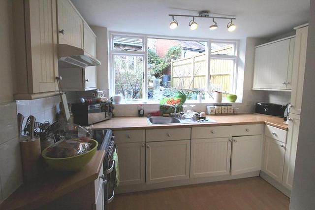  Image of 2 bedroom End of Terrace to rent in Outwood Lane Bletchingley Redhill RH1 at Outwood Lane  Bletchingley, RH1 4LR