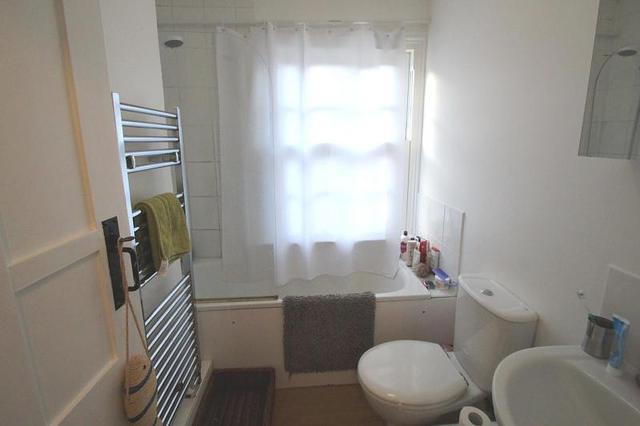  Image of 2 bedroom End of Terrace to rent in Outwood Lane Bletchingley Redhill RH1 at Outwood Lane  Bletchingley, RH1 4LR