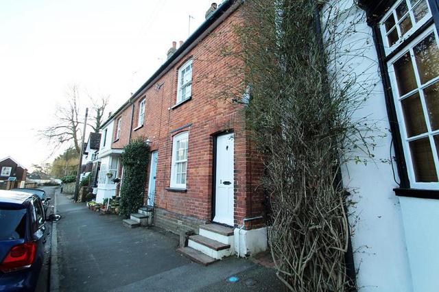  Image of 2 bedroom End of Terrace to rent in Outwood Lane Bletchingley Redhill RH1 at Outwood Lane  Bletchingley, RH1 4LR