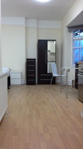  Image of Flat to rent in Burnside Road Becontree Dagenham RM8 at 0 BURNSIDE ROAD  CHADWELL HEATH, RM8 1XD