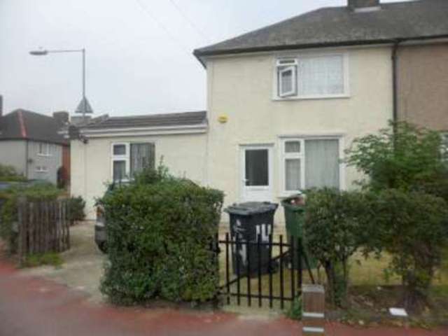  Image of Terraced house to rent in Burnham Road Dagenham RM9 at 15 BURNHAM ROAD BEECONTREE DAGENHAM, RM9 4RB