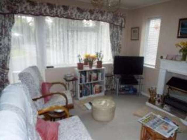  Image of 2 bedroom Flat for sale in Marlborough Road Westbourne Bournemouth BH4 at 29 Marlborough Road Bournemouth Westbourne, BH4 8DF