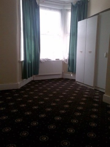  Image of 2 bedroom Terraced house to rent in Balfour Road Ilford IG1 at 3020 BALFOUR ROAD  ILFORD, IG1 4HZ