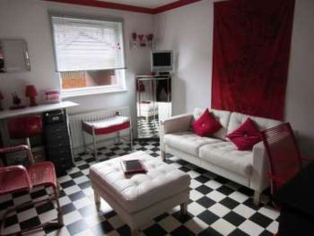  Image of 2 bedroom Flat for sale in Titwood Road Glasgow G41 at Titwood Road  Shawlands, G41 2DG