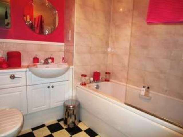  Image of 2 bedroom Flat for sale in Titwood Road Glasgow G41 at Titwood Road  Shawlands, G41 2DG