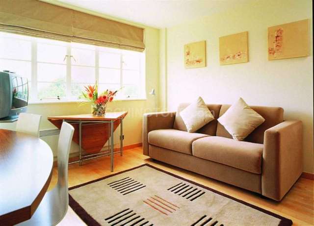  Image of Flat to rent in Old Brompton Road London SW7 at Old Brompton Road South Kensington London, SW7 3RU