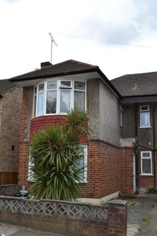  Image of 2 bedroom Detached house to rent in Abbey Road Ilford IG2 at Abbey Road Newbury Park Ilford, IG2 7ND