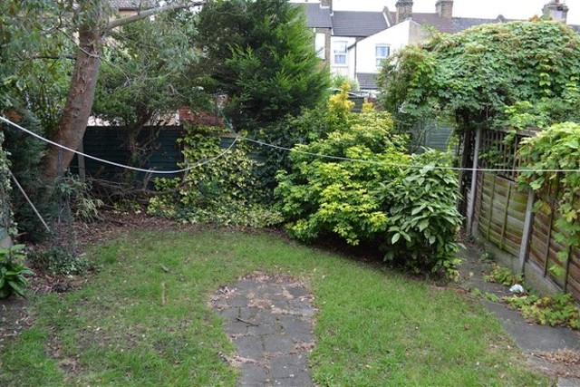  Image of 2 bedroom Detached house to rent in Abbey Road Ilford IG2 at Abbey Road Newbury Park Ilford, IG2 7ND