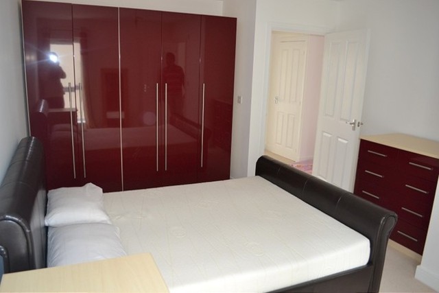  Image of 4 bedroom Detached house to rent in Academy Way Becontree Dagenham RM8 at Acadamy Way  Dagenham, RM8 2BF