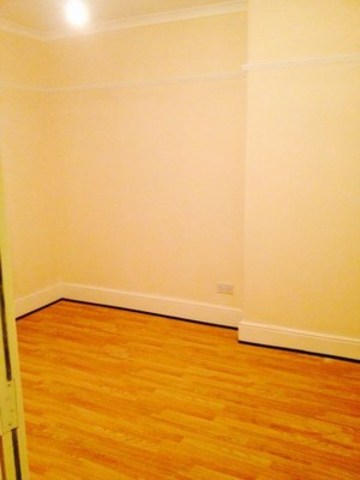  Image of 4 bedroom Ground Flat to rent in Green Lane Ilford IG3 at AIRTHIE ROAD GOODMAYES ILFORD, IG3 9RY