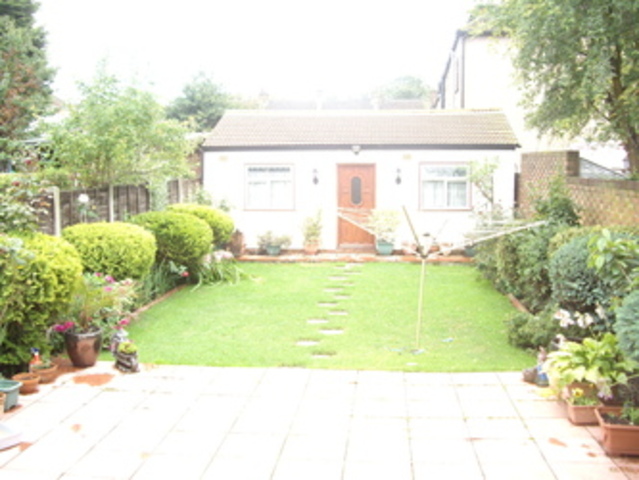  Image of 5 bedroom Detached house to rent in Airthrie Road Goodmayes Ilford IG3 at AIRTHRIE ROAD  Goodmayes, IG3 9QT
