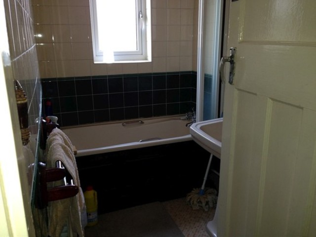  Image of 5 bedroom End of Terrace to rent in Albert Road Ilford IG1 at Albert Road  Ilford, Essex, IG1 1HS