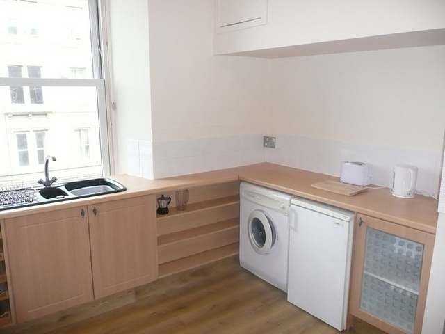  Image of 1 bedroom Flat to rent in Albert Street Edinburgh EH7 at Leith Walk Edinburgh Edinburgh, EH7 5LR