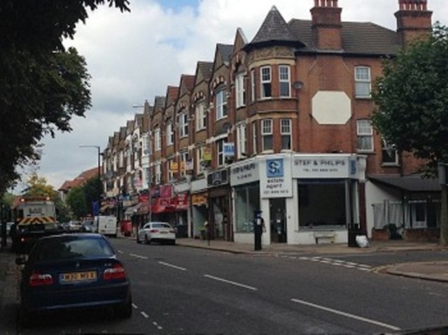  Image of 2 bedroom Flat to rent in Aldermans Hill London N13 at Aldermans Hill  Palmers Green, N13 4PP