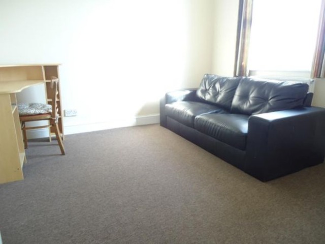  Image of 2 bedroom Flat to rent in Alexandra Grove London N4 at Alexandra Grove  Finsbury Park, N4 2LF