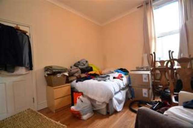  Image of 2 bedroom Apartment to rent in Algarve Road London SW18 at Earlsfield, SW18 3EG