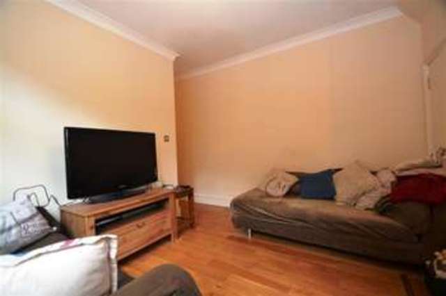  Image of 2 bedroom Apartment to rent in Algarve Road London SW18 at Earlsfield, SW18 3EG