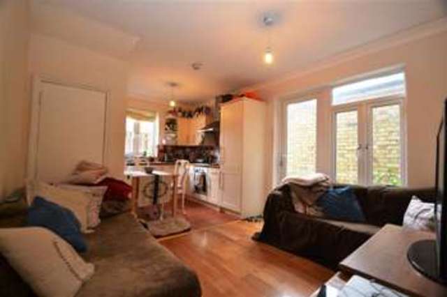  Image of 2 bedroom Apartment to rent in Algarve Road London SW18 at Earlsfield, SW18 3EG