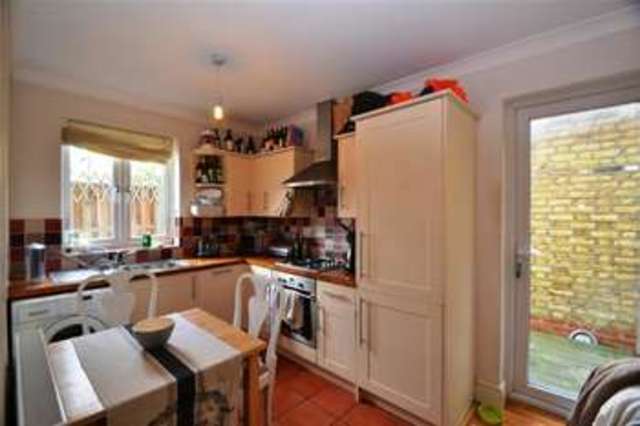 Image of 2 bedroom Apartment to rent in Algarve Road London SW18 at Earlsfield, SW18 3EG