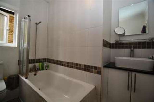  Image of 2 bedroom Apartment to rent in Algarve Road London SW18 at Earlsfield, SW18 3EG