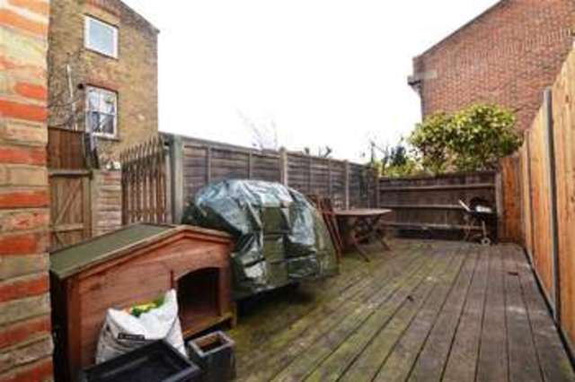  Image of 2 bedroom Apartment to rent in Algarve Road London SW18 at Earlsfield, SW18 3EG