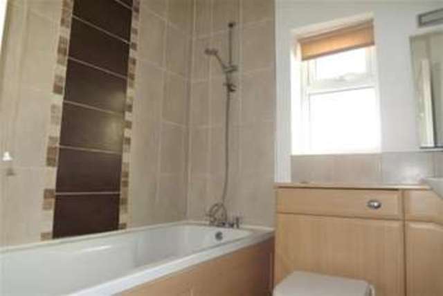  Image of 1 bedroom Flat to rent in All Saints Road Burton-on-Trent DE14 at Burton-on-Trent, DE14 3LS