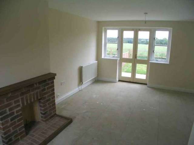  Image of 3 bedroom End of Terrace to rent in Allnutts Close Stokenchurch High Wycombe HP14 at Allnuts Close Stokenchurch High Wycombe, HP14 3FW