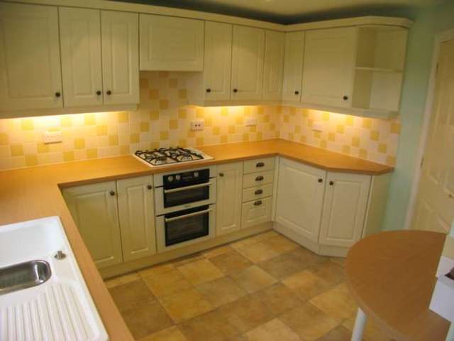  Image of 3 bedroom End of Terrace to rent in Allnutts Close Stokenchurch High Wycombe HP14 at Allnuts Close Stokenchurch High Wycombe, HP14 3FW