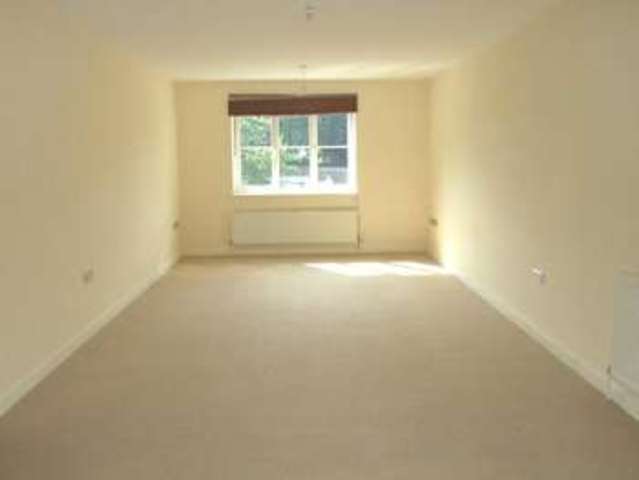  Image of 1 bedroom Apartment to rent in Napier Road Crowthorne RG45 at Napier Road Crowthorne Crowthorne, RG45 7AU